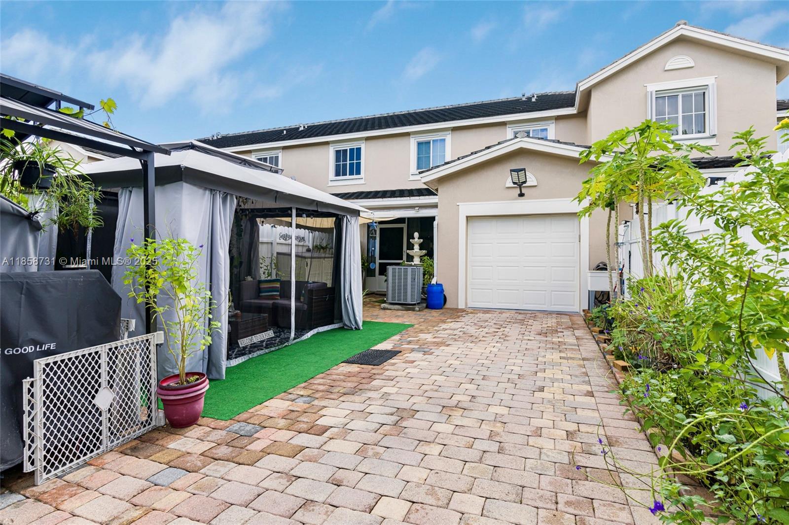 MANDARIN LAKES - Residential