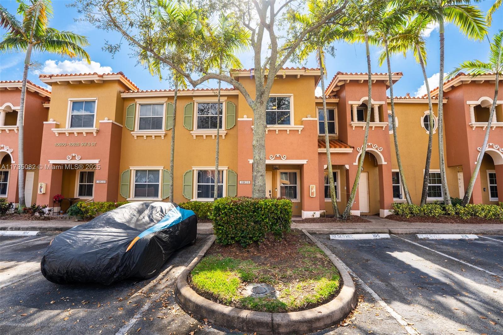 10616 Sw 8th St 105, Pembroke Pines, Miami-Dade County, Florida - 3 Bedrooms  
3 Bathrooms - 