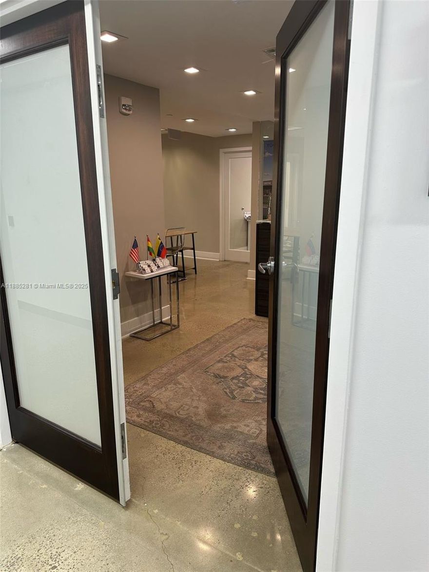 SUBLET Corner working space fully furnished 7" 7' x 8" 3' ft in Coral Gables, this spacious office is located in the
prime Giralda Plaza, Coral Gables. Key Features: 1 private, well-sized office,conference room, reception area.,
common central space , kitchen with refrigerator.Phone booth/storage area. Stunning views of Coral Gables
streets Directly connected to Hyatt Regency Hotel Access to amenities including a conference room and fitness
center. AT&T High-Speed Internet in the building, The building offered covered parking space , lobby security 24
hr . Nearby a variety of restaurants and businesses at Giralda Plaza Ideal for businesses seeking a convenient,
professional setting in a highly desirable location! For showings, please call us directly.