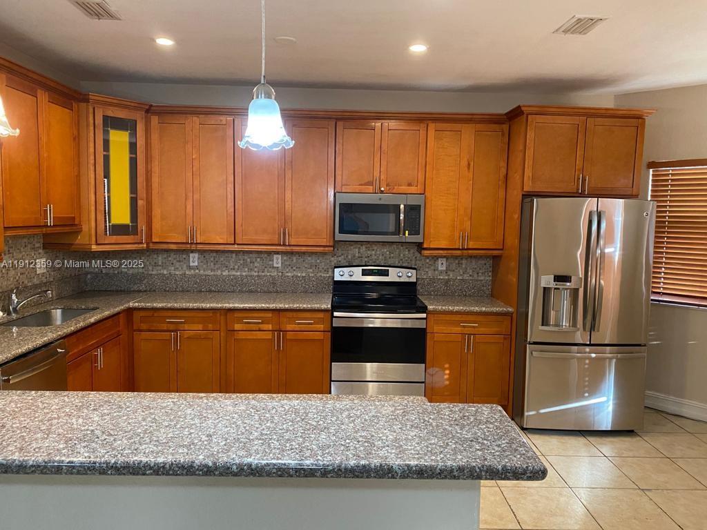 SABLE PALM ESTATES - Residential Lease