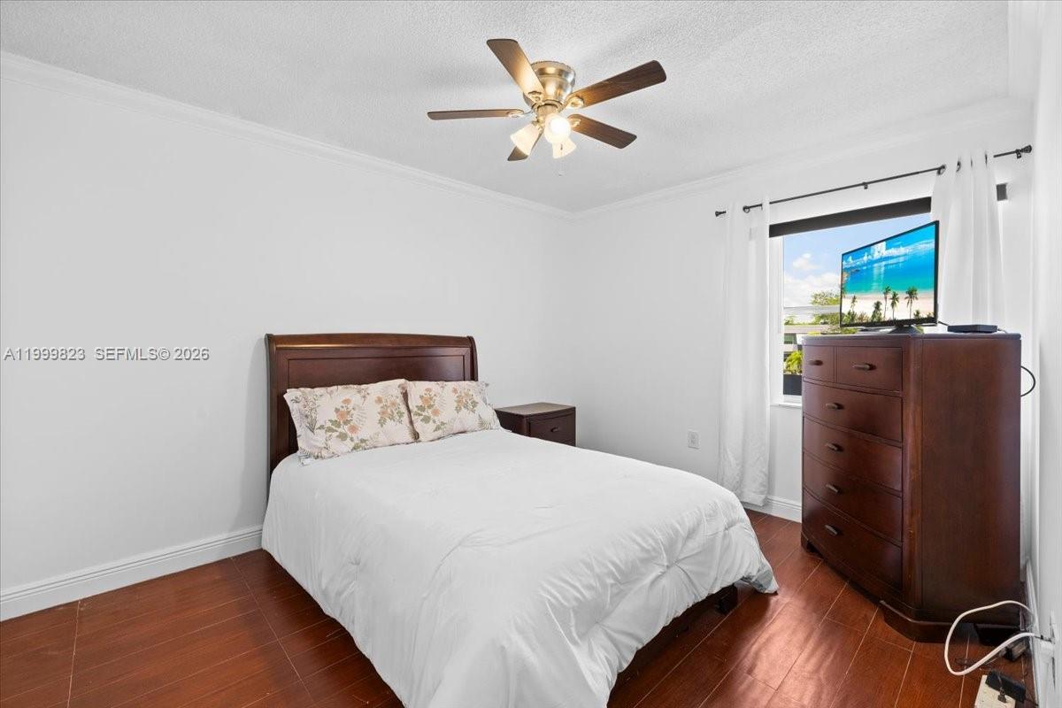 SANDS POINT CONDOMINIUM I - Residential