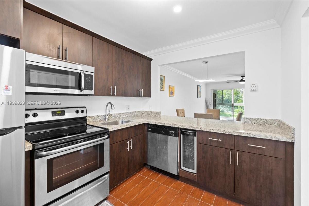 SANDS POINT CONDOMINIUM I - Residential