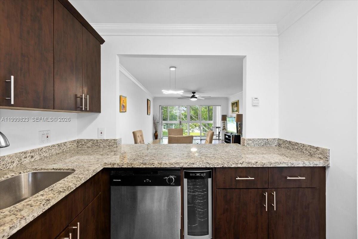 SANDS POINT CONDOMINIUM I - Residential