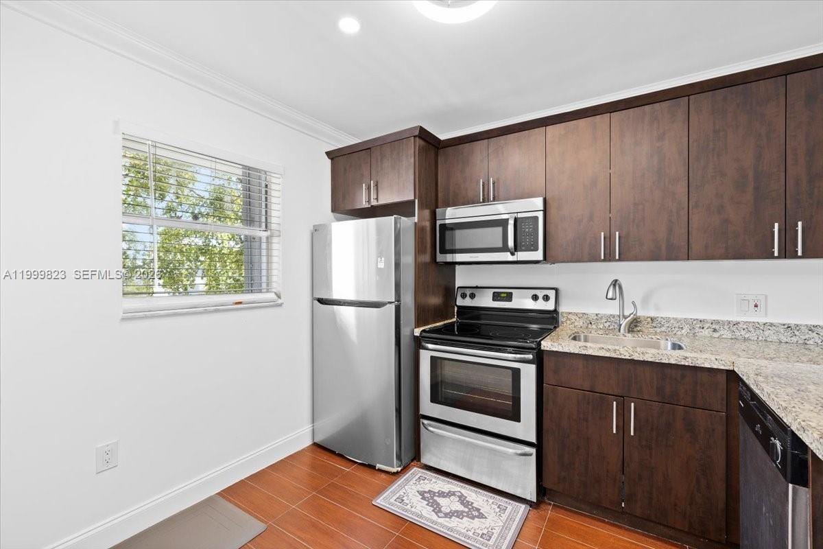 SANDS POINT CONDOMINIUM I - Residential