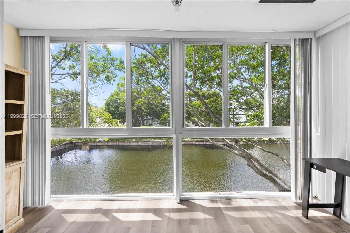 SANDS POINT CONDOMINIUM I - Residential