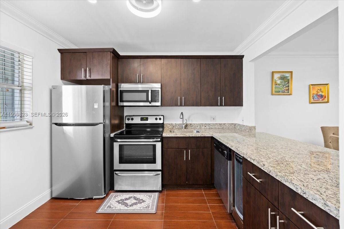 SANDS POINT CONDOMINIUM I - Residential