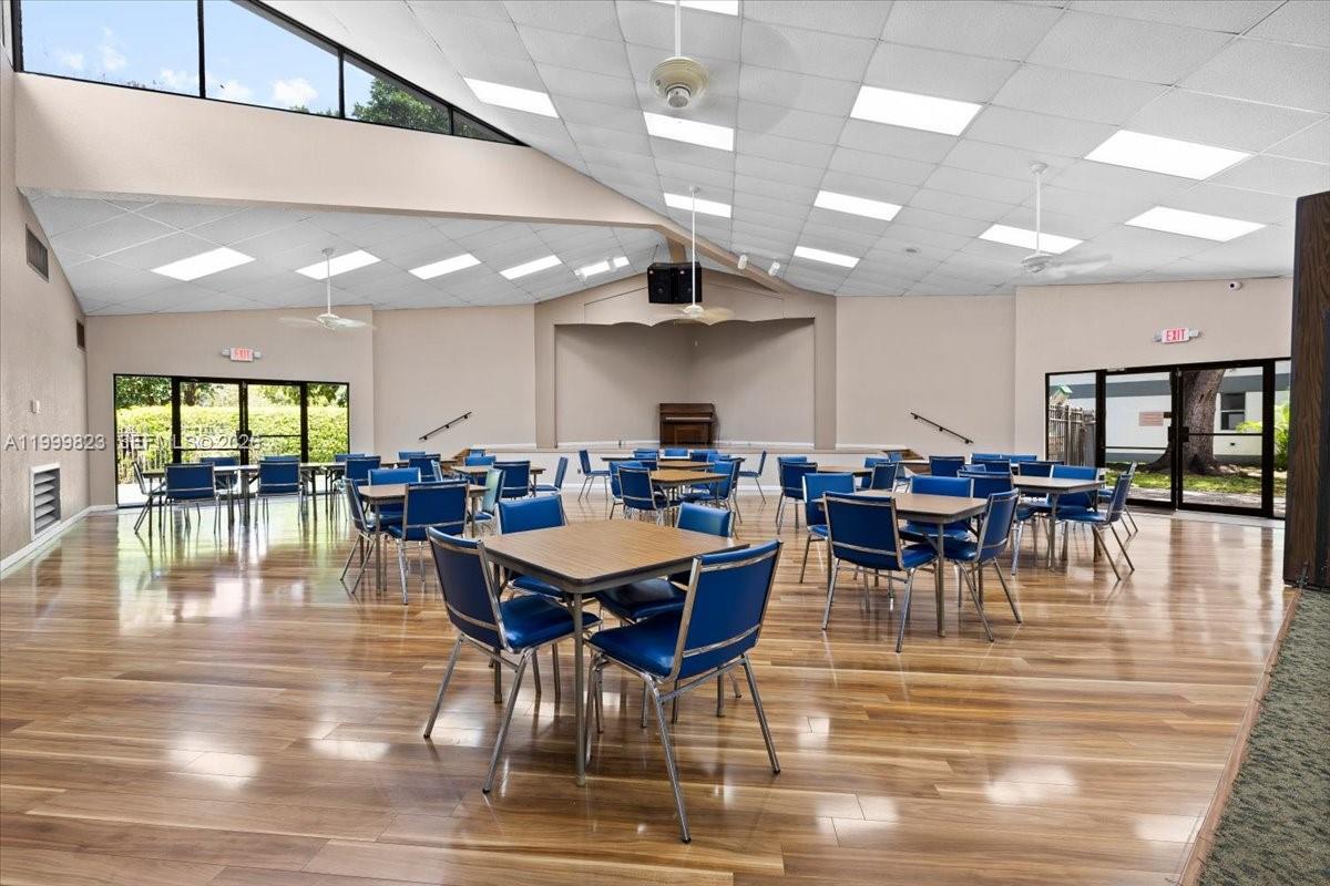 SANDS POINT CONDOMINIUM I - Residential