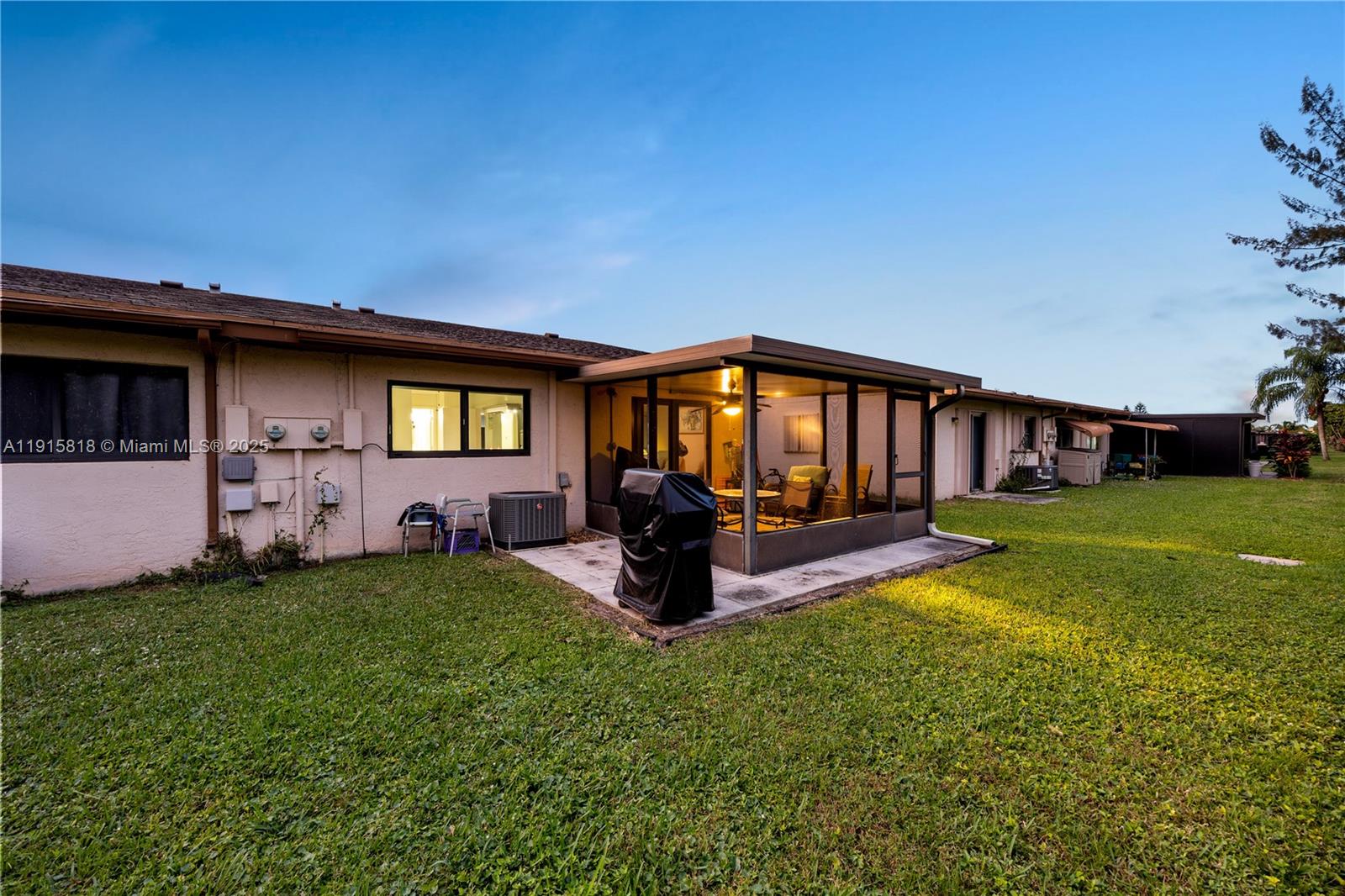 DELRAY VILLAS 3 - Residential