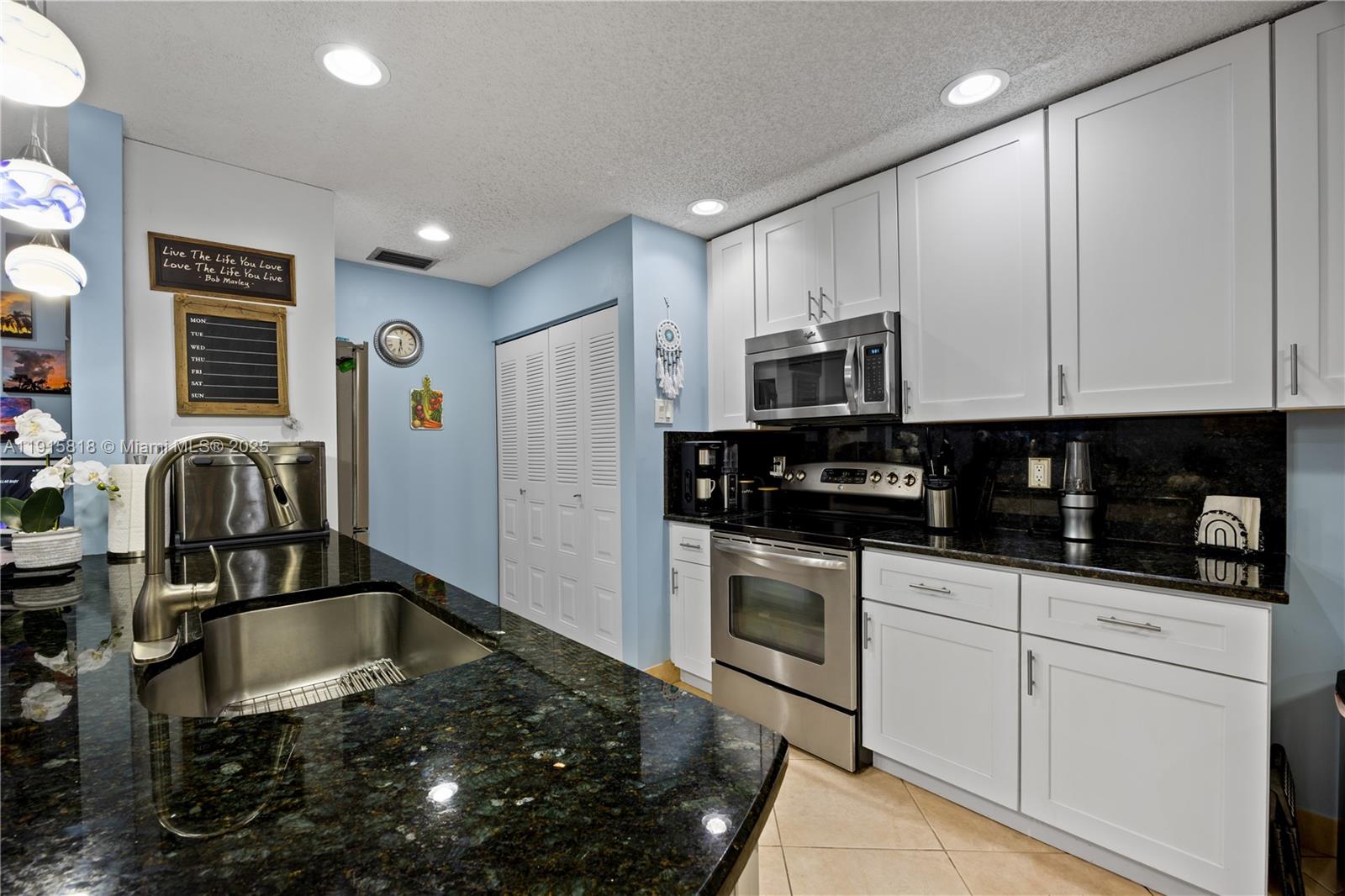 DELRAY VILLAS 3 - Residential