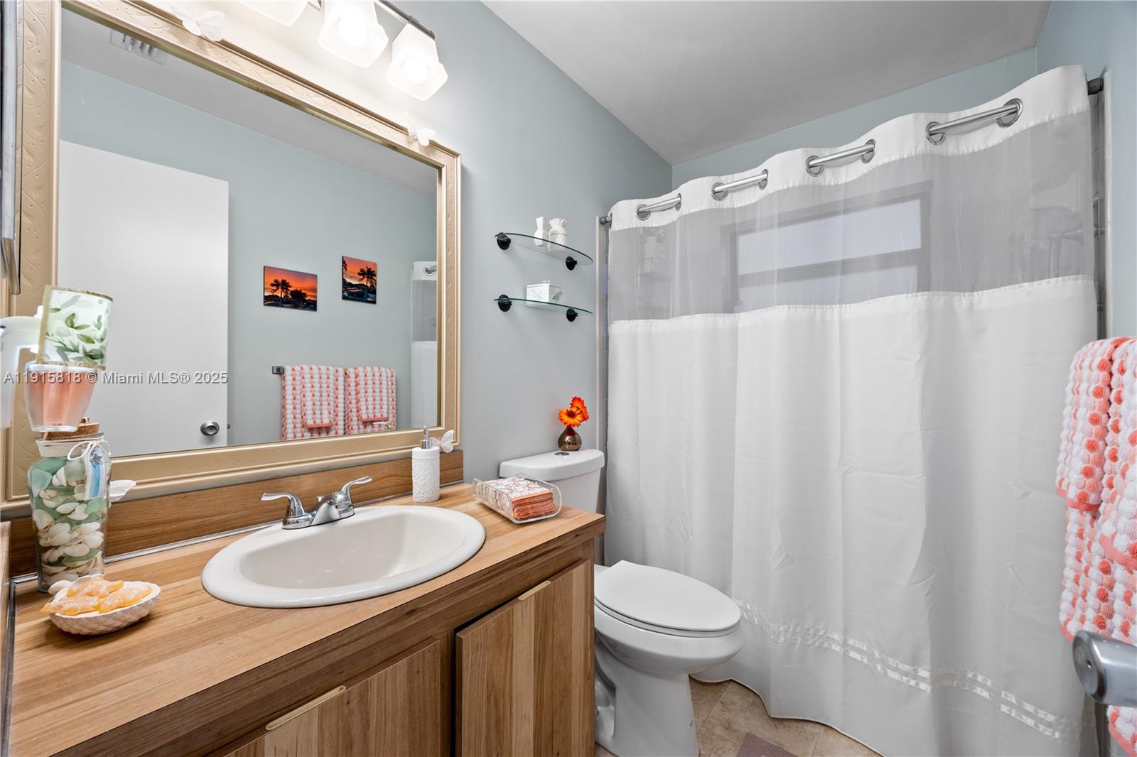 DELRAY VILLAS 3 - Residential