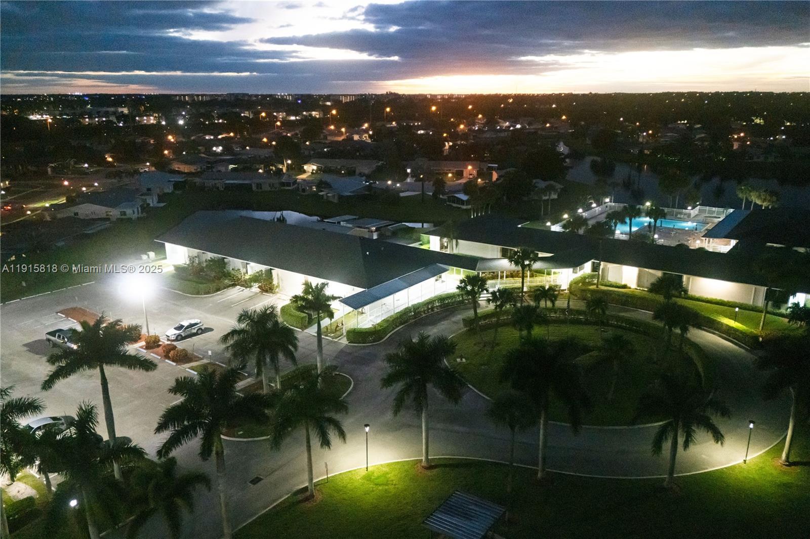 DELRAY VILLAS 3 - Residential