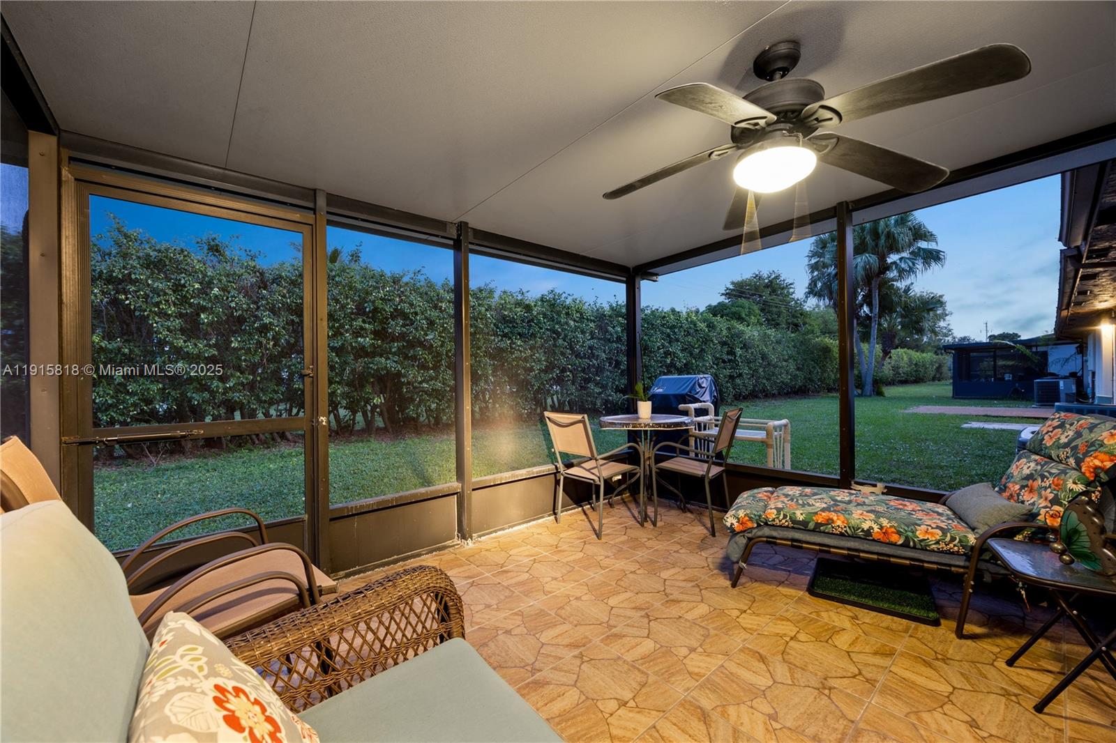 DELRAY VILLAS 3 - Residential