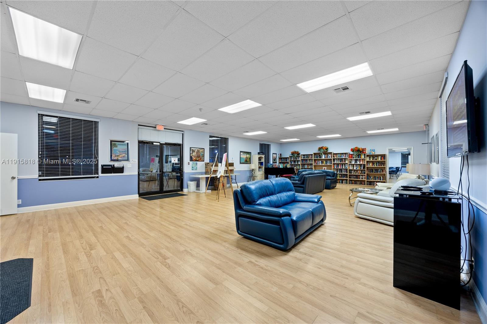 DELRAY VILLAS 3 - Residential