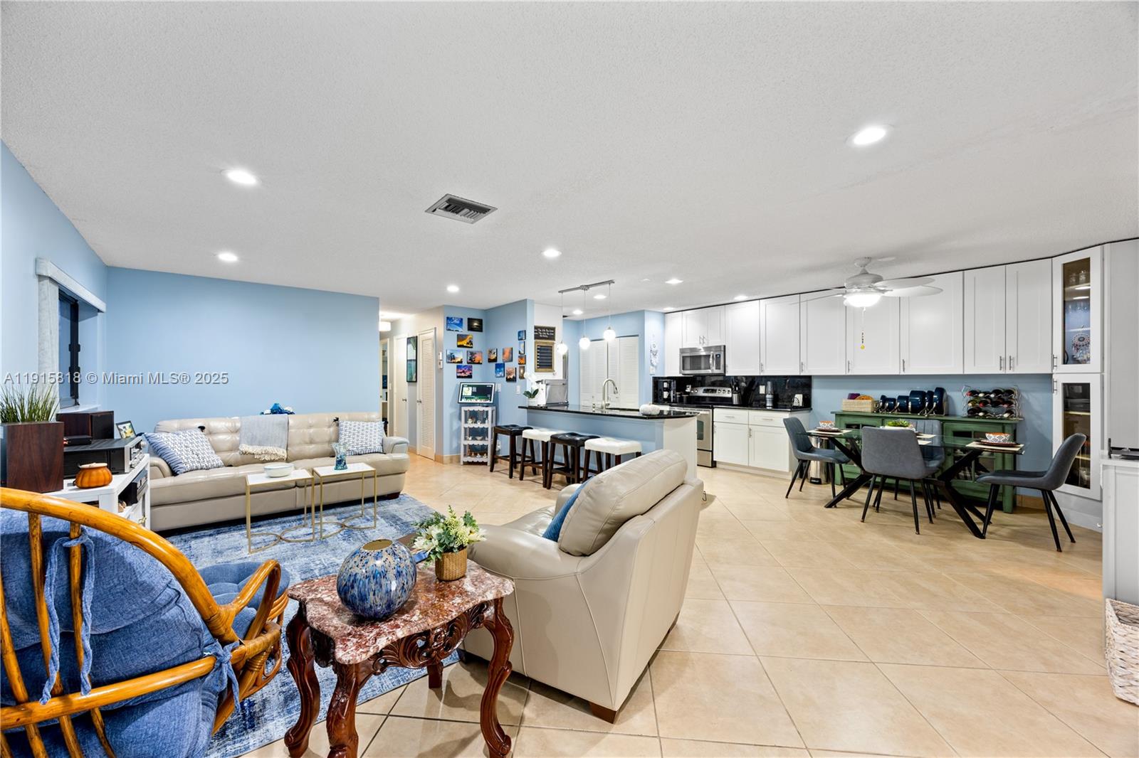 DELRAY VILLAS 3 - Residential