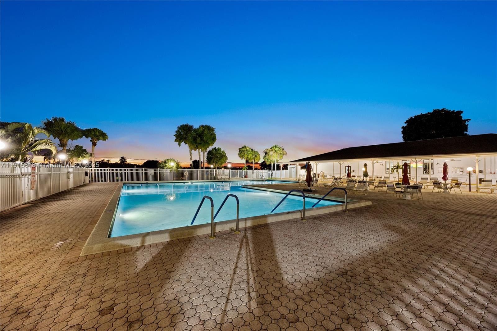 DELRAY VILLAS 3 - Residential