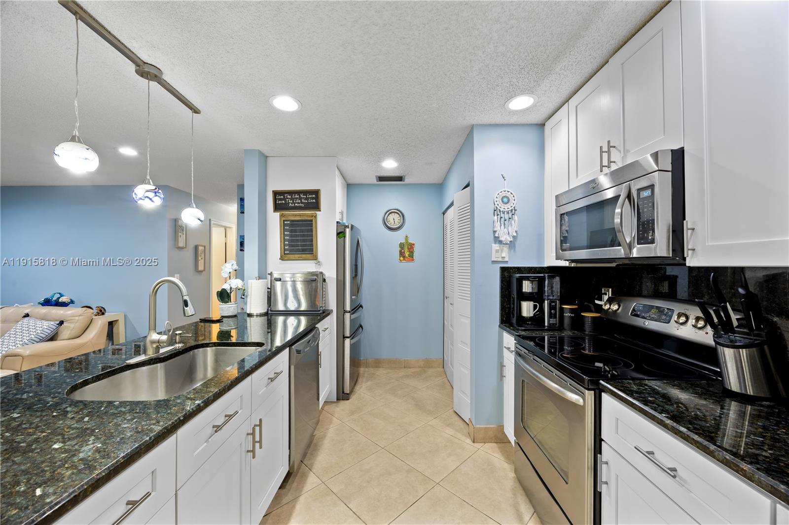 DELRAY VILLAS 3 - Residential