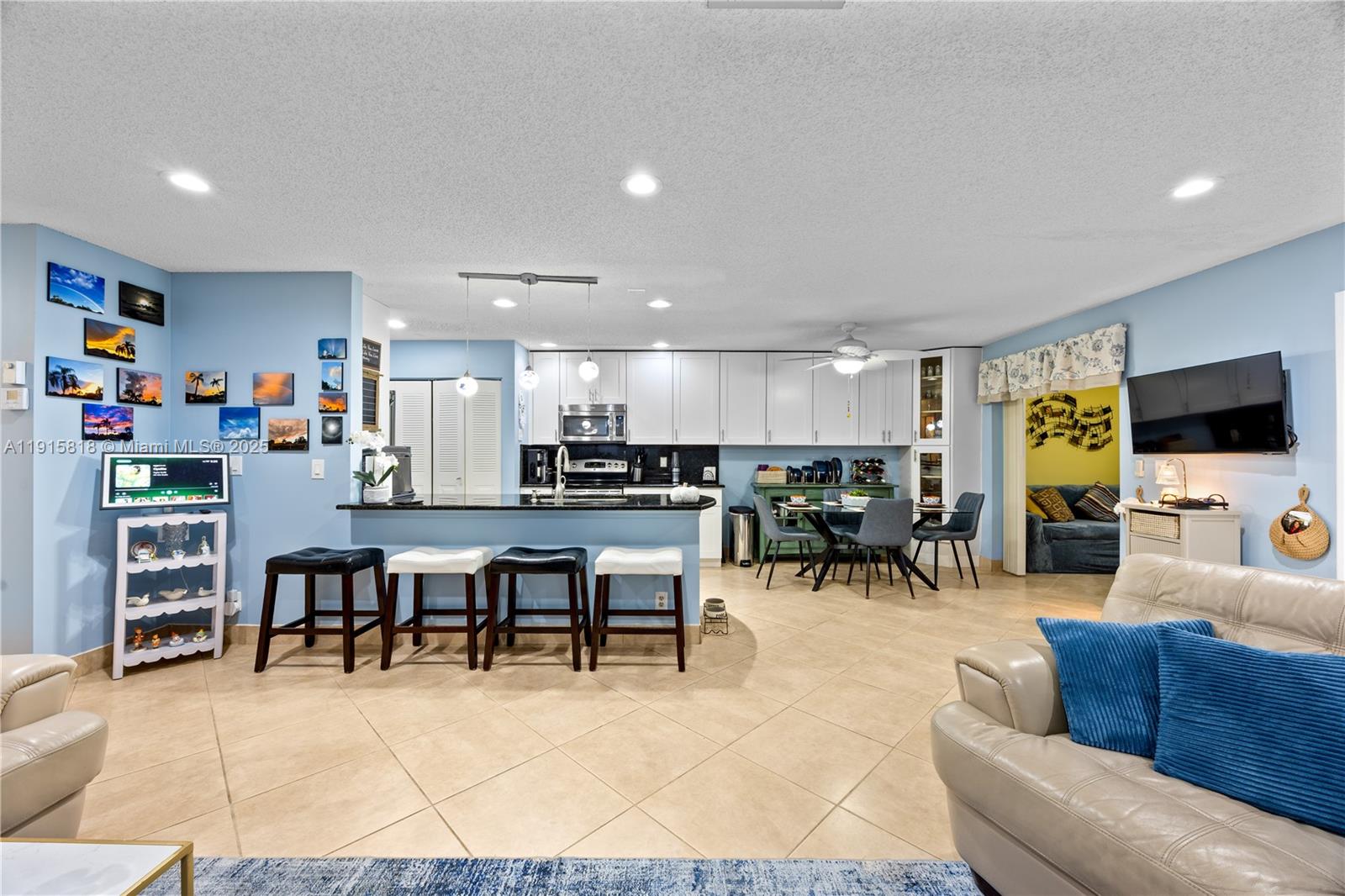 DELRAY VILLAS 3 - Residential