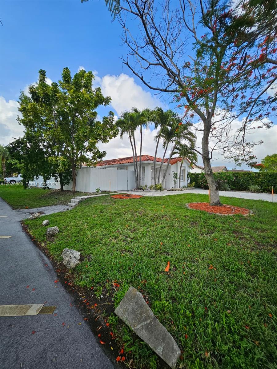 9999 NW 25th Ter, Doral, FL, 33172/$699,000 2 9999 NW 25th Ter