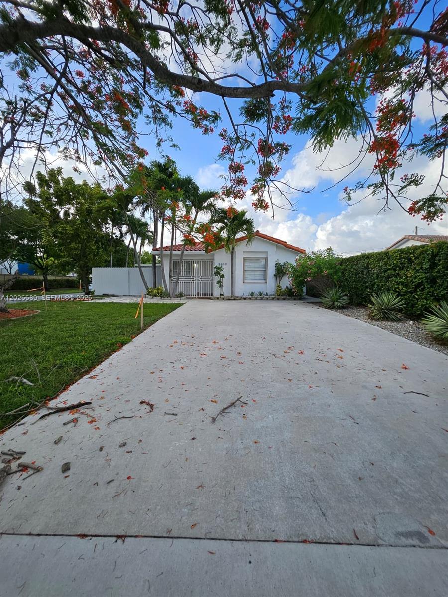 9999 NW 25th Ter, Doral, FL, 33172/$699,000 4 9999 NW 25th Ter