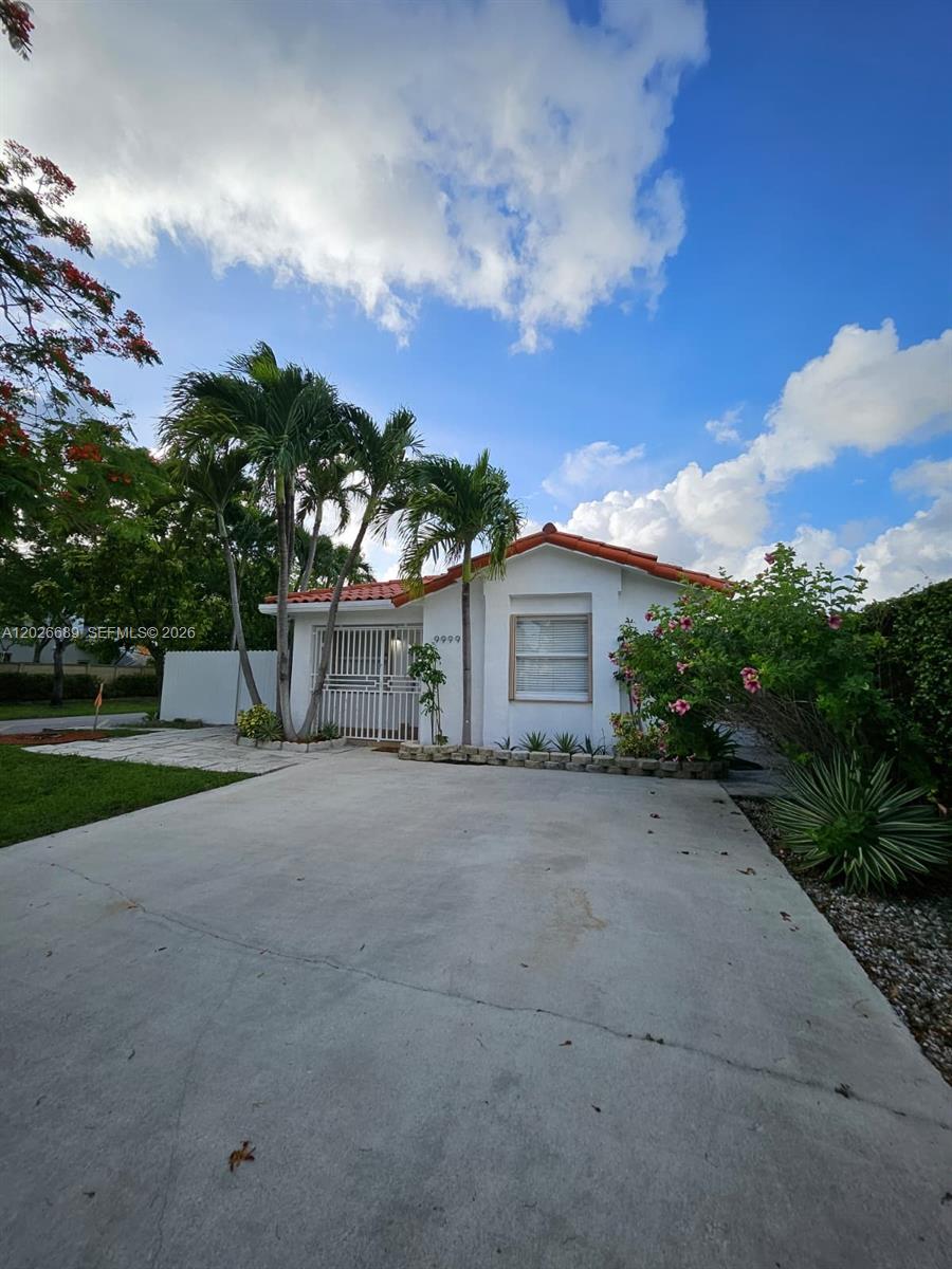 9999 NW 25th Ter, Doral, FL, 33172/$699,000 3 9999 NW 25th Ter