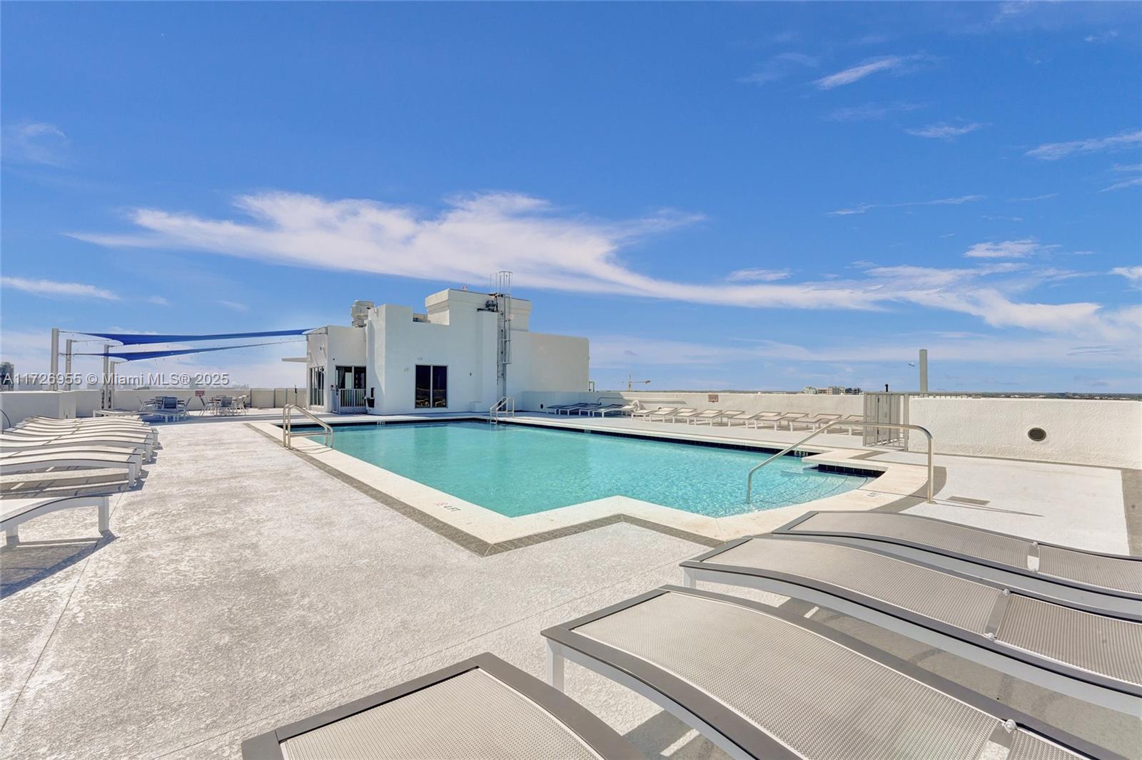 RADIUS CONDO - Residential