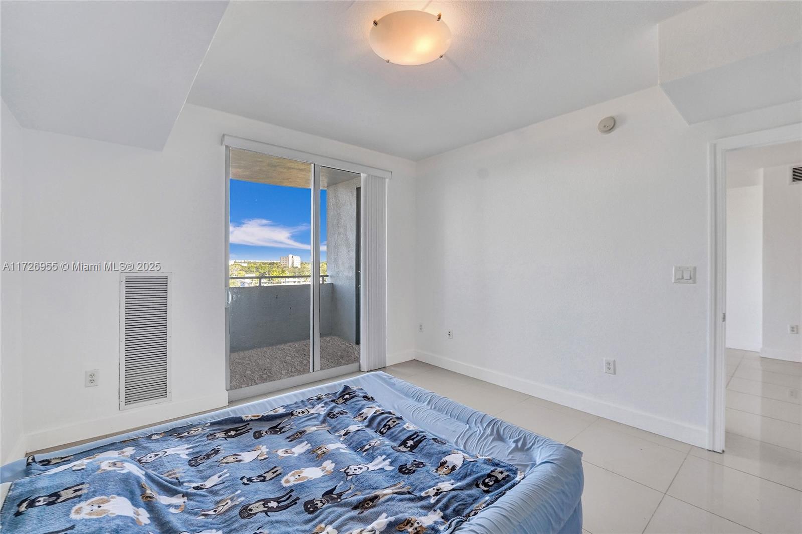 RADIUS CONDO - Residential