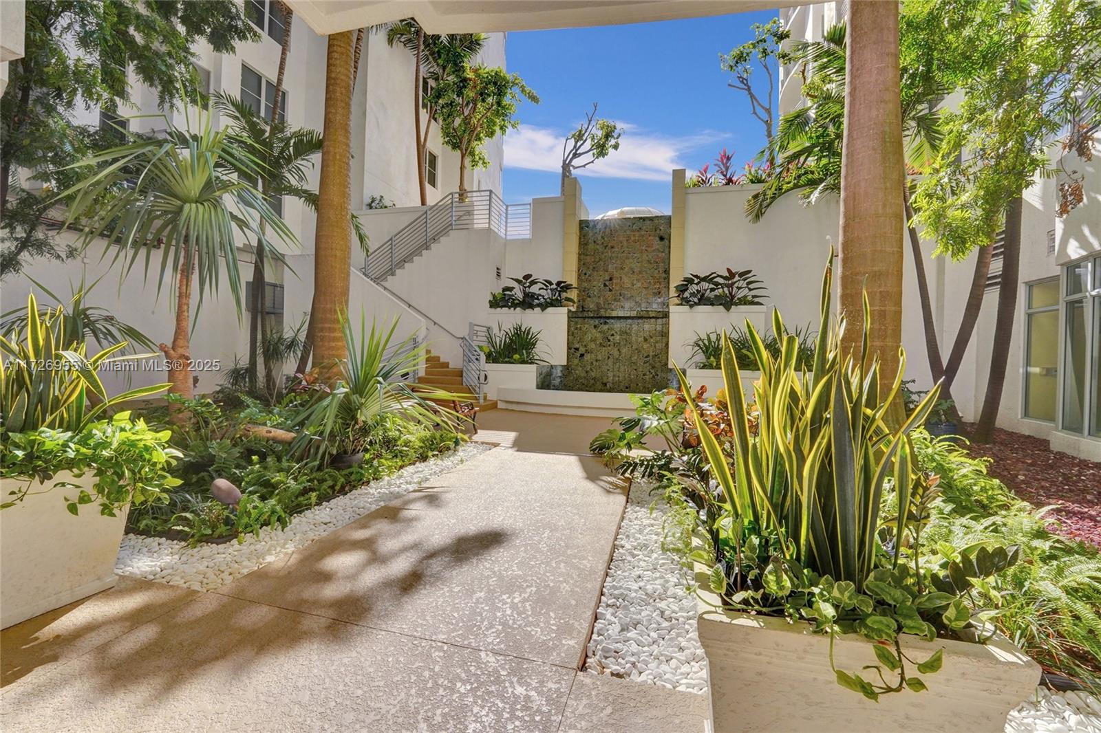 RADIUS CONDO - Residential