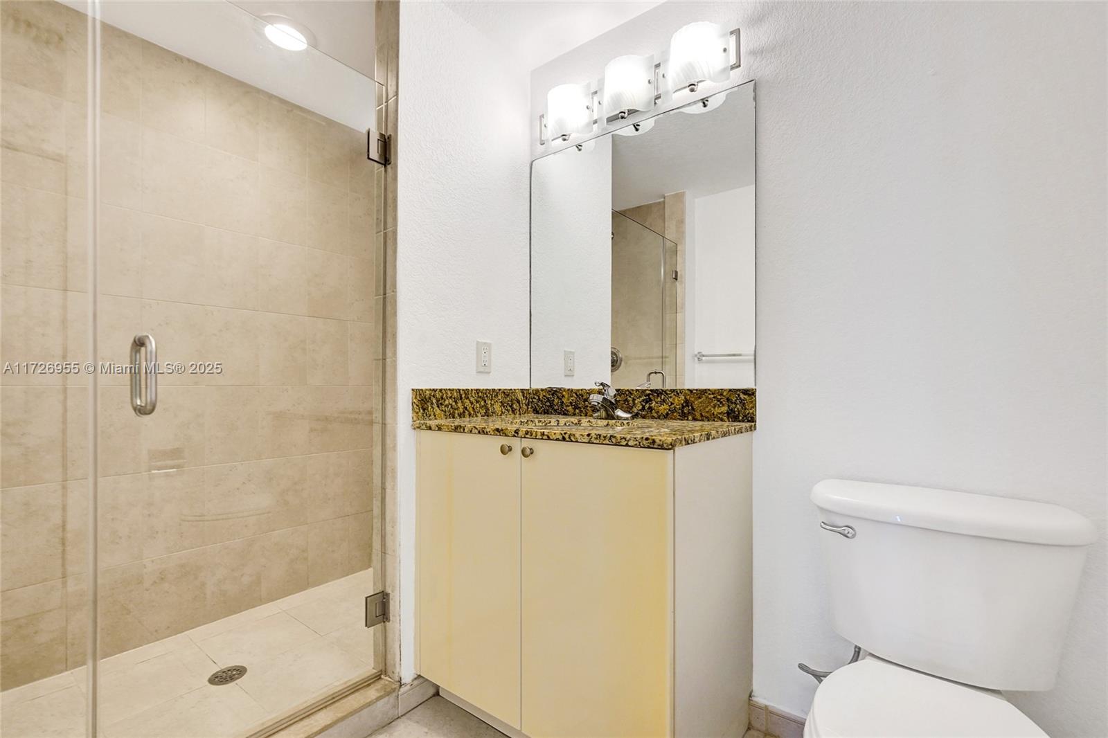 RADIUS CONDO - Residential