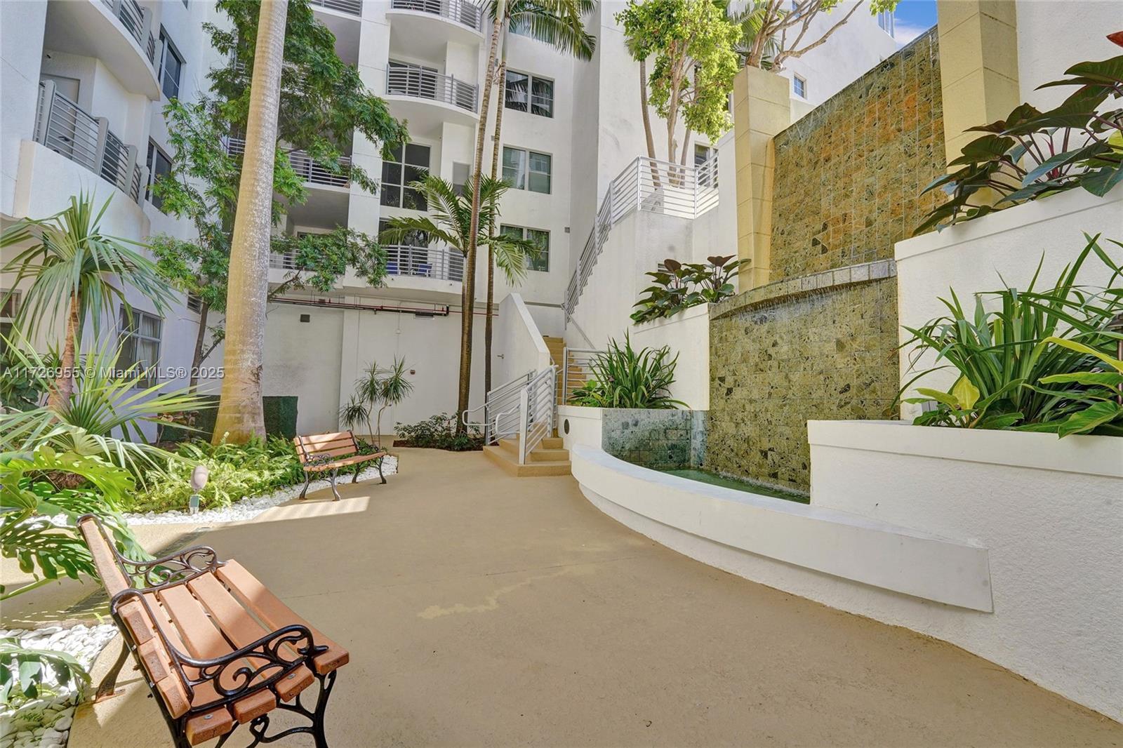 RADIUS CONDO - Residential