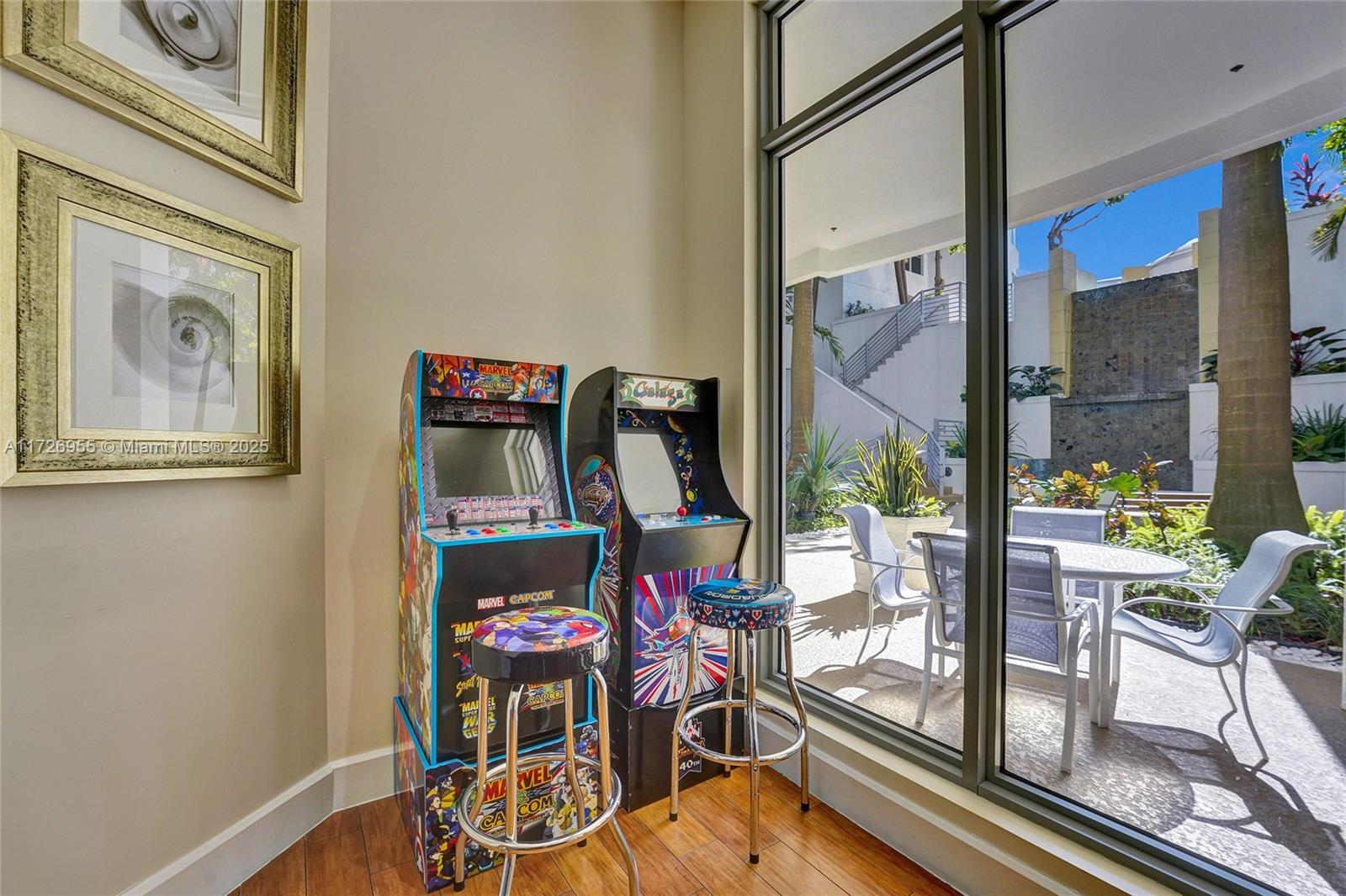 RADIUS CONDO - Residential