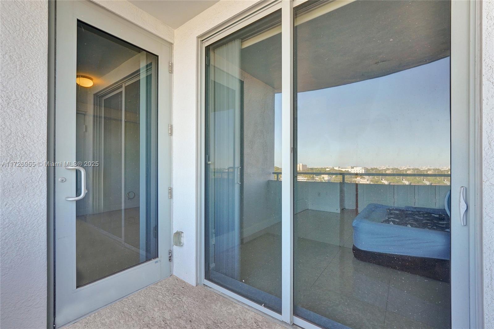 RADIUS CONDO - Residential