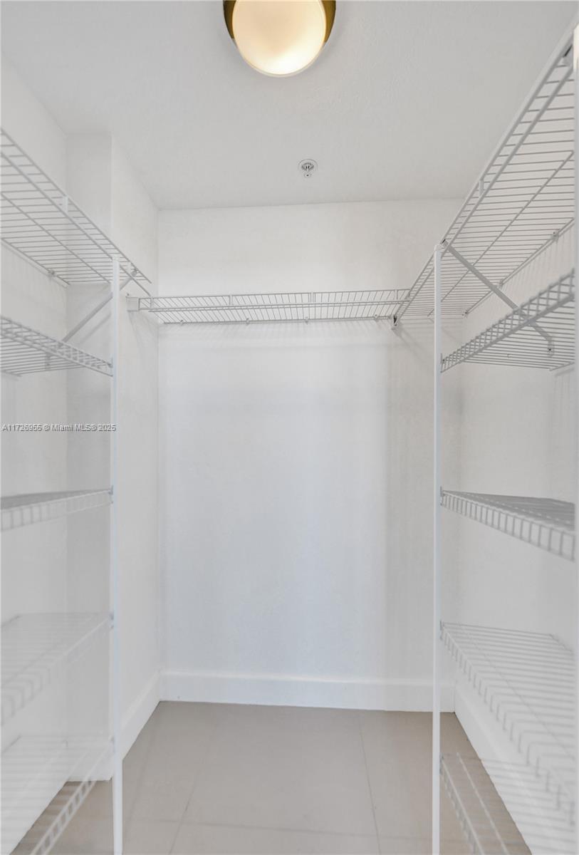 RADIUS CONDO - Residential