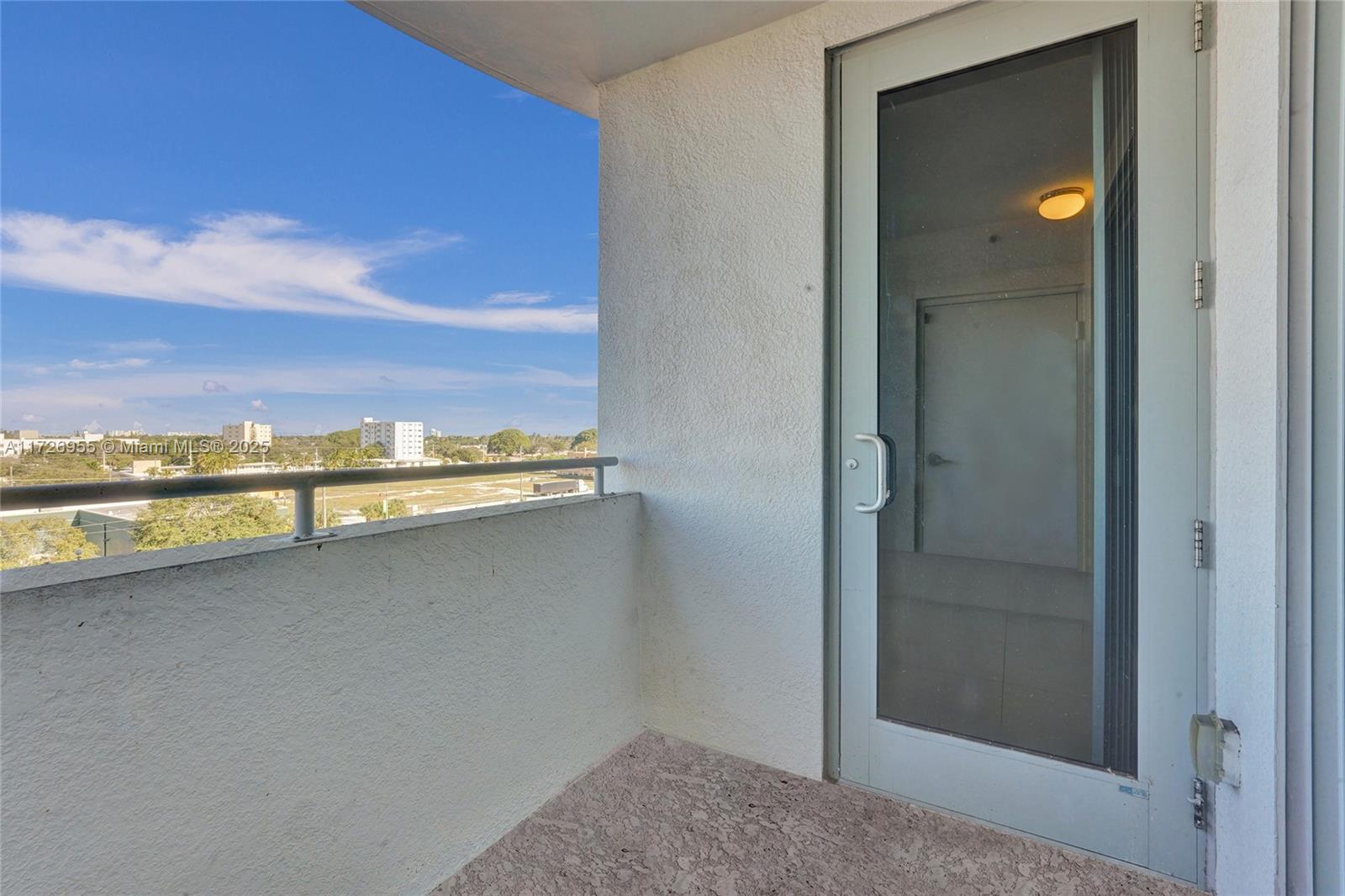 RADIUS CONDO - Residential