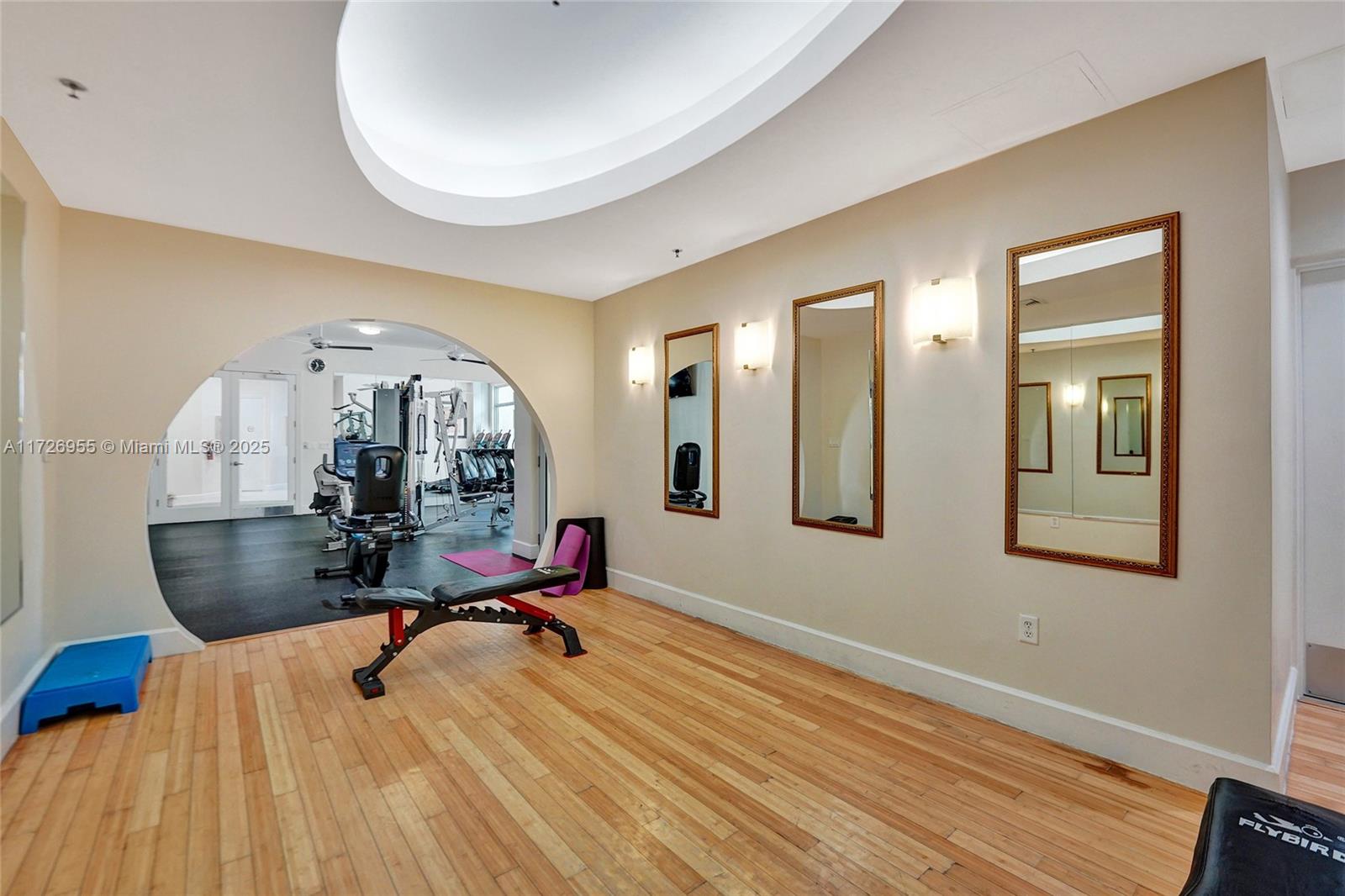 RADIUS CONDO - Residential