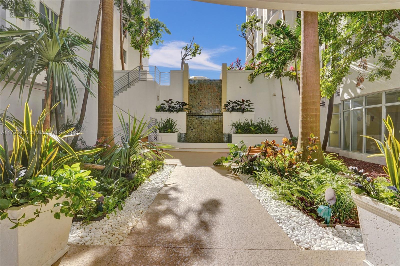 RADIUS CONDO - Residential