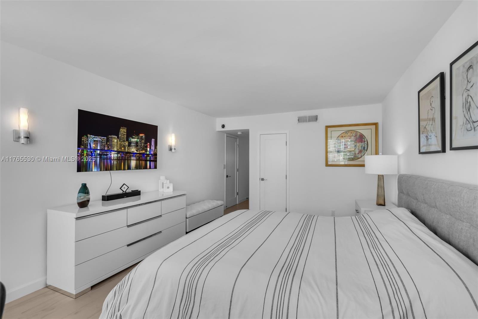 LA MER ESTATES SOUTH COND - Residential