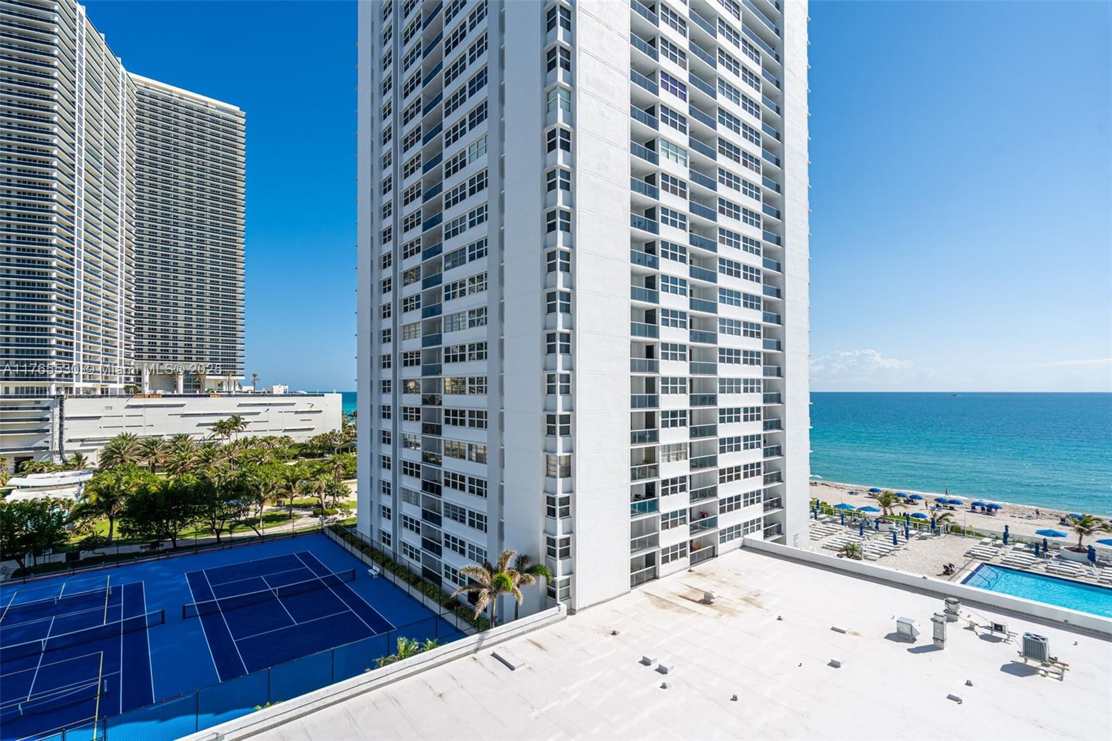 LA MER ESTATES SOUTH COND - Residential