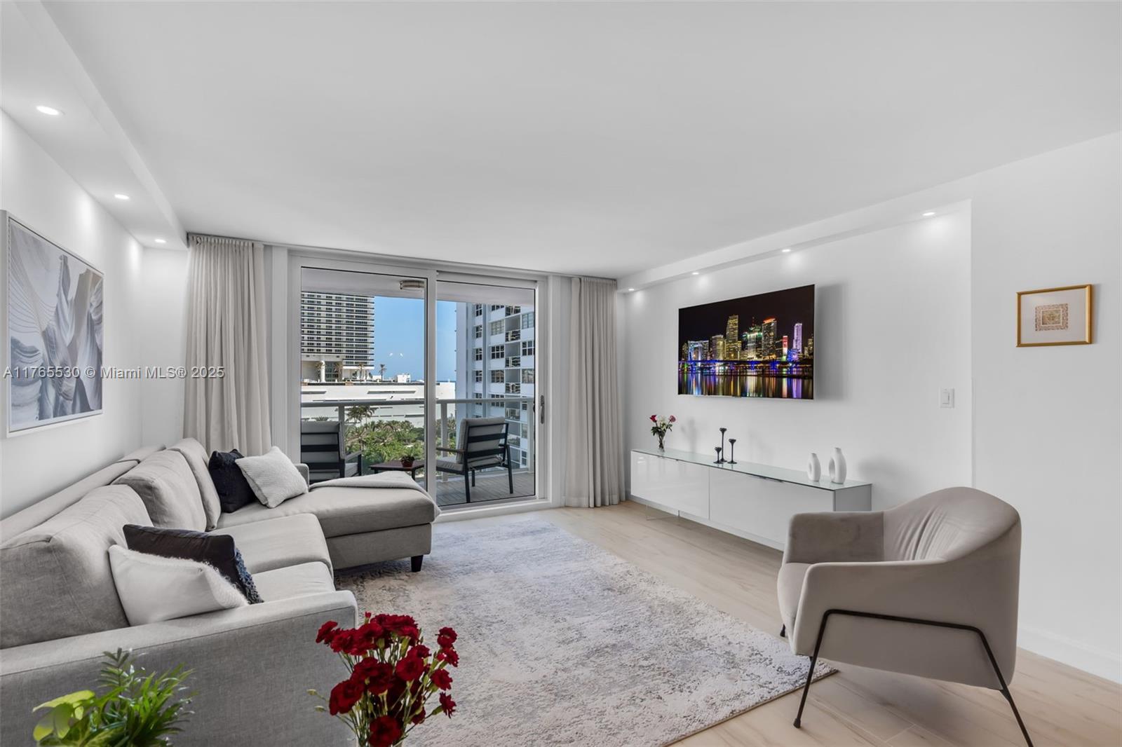 LA MER ESTATES SOUTH COND - Residential