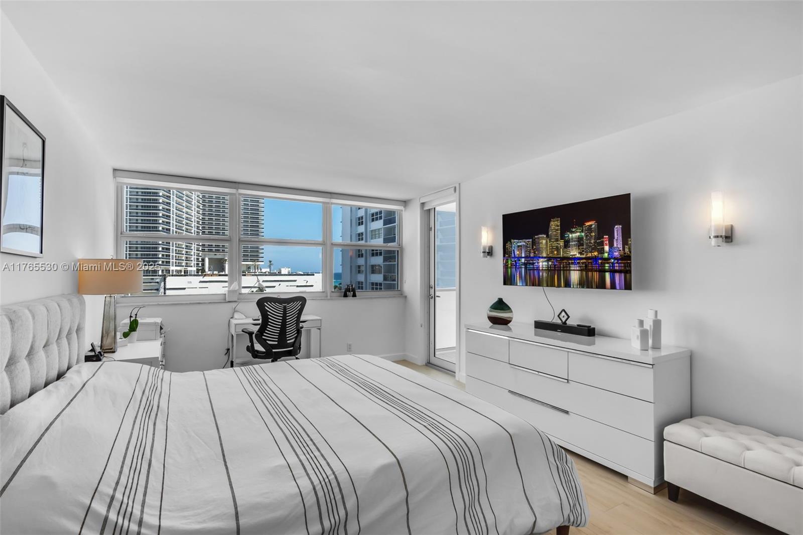 LA MER ESTATES SOUTH COND - Residential