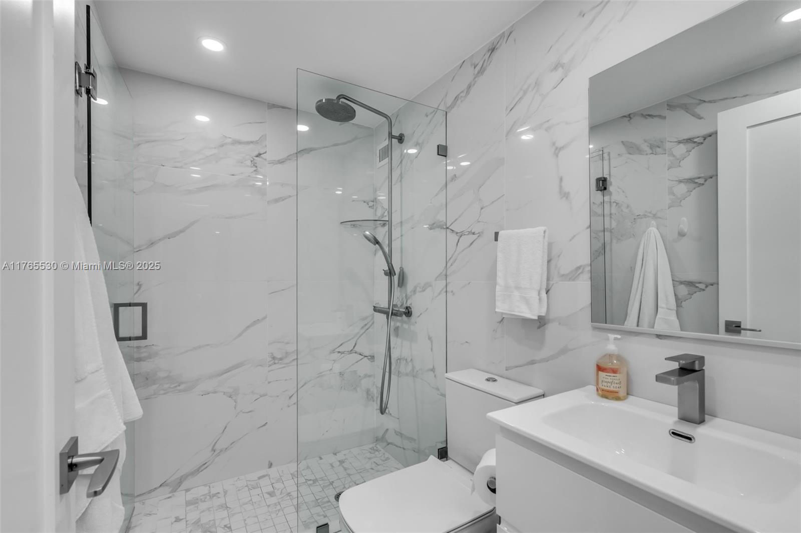 LA MER ESTATES SOUTH COND - Residential