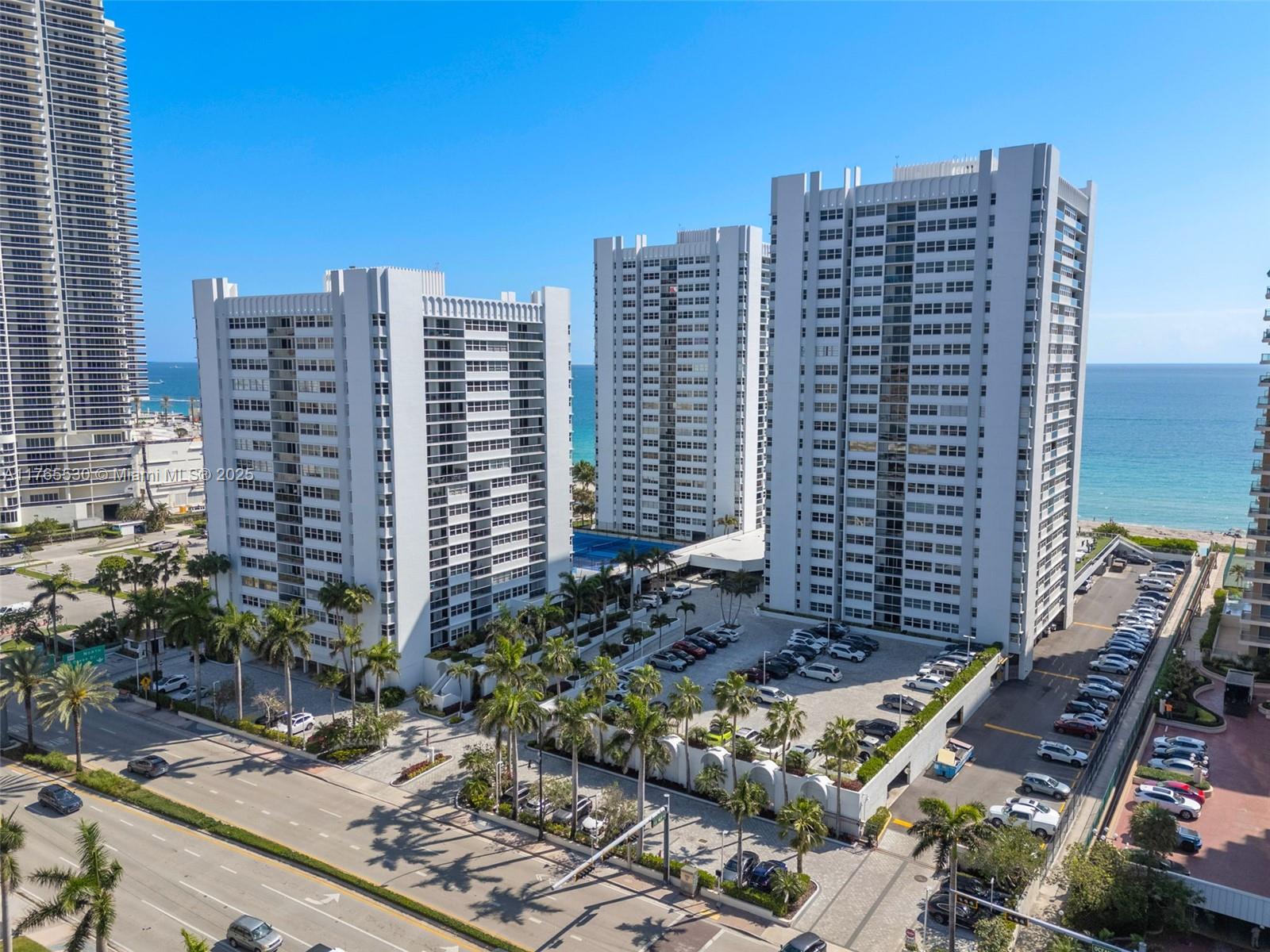 LA MER ESTATES SOUTH COND - Residential