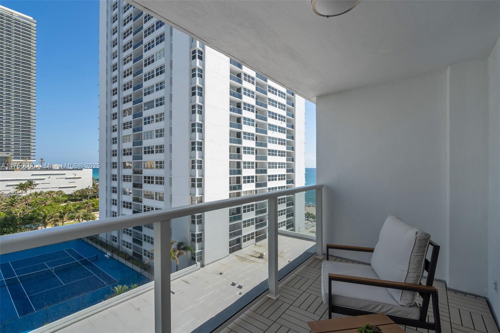 LA MER ESTATES SOUTH COND - Residential