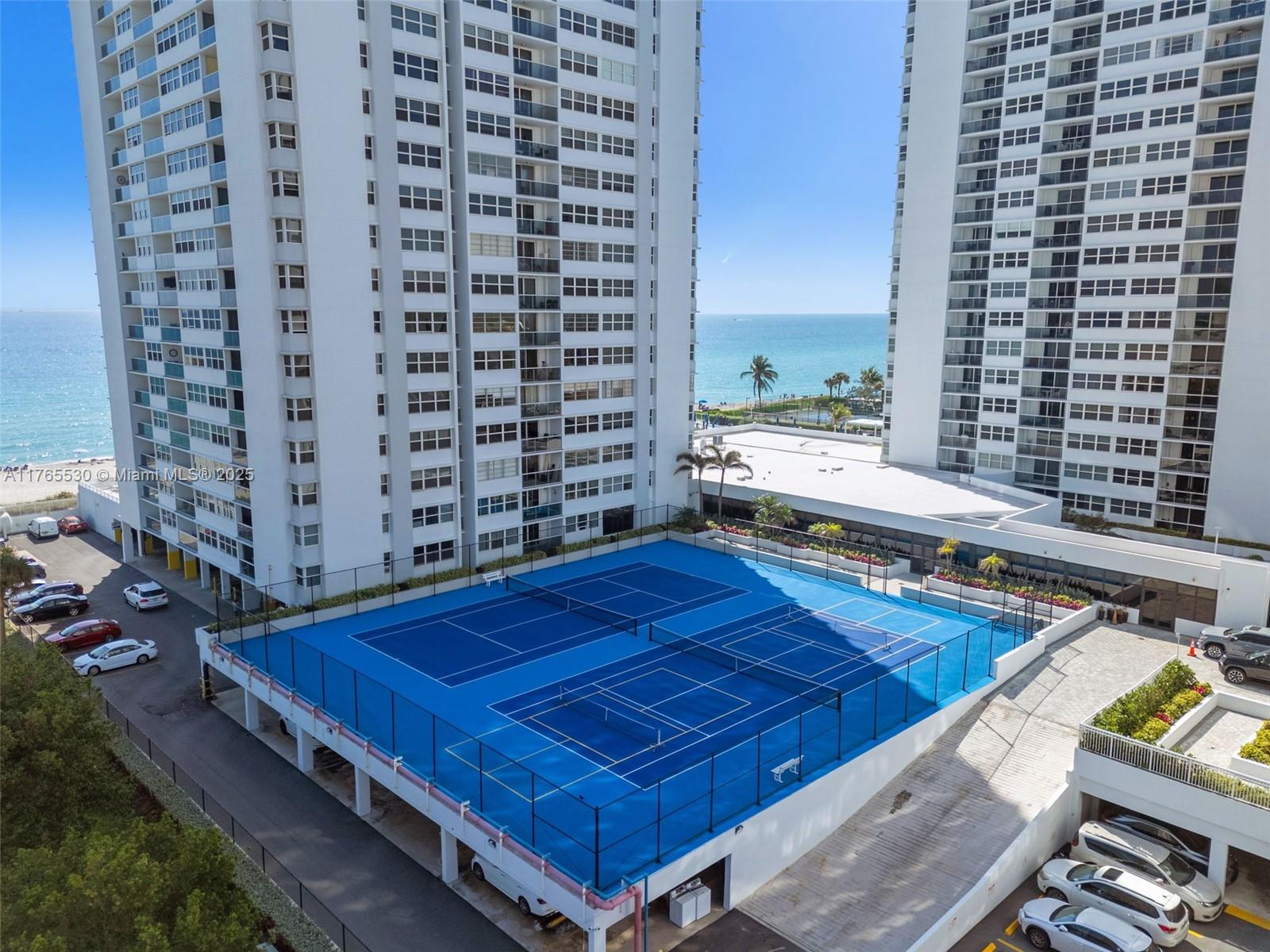 LA MER ESTATES SOUTH COND - Residential