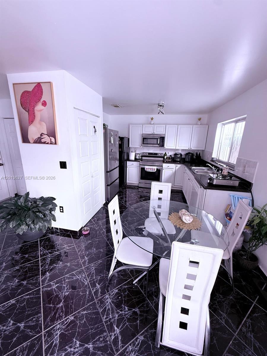 GREENWOOD VILLAS - Residential