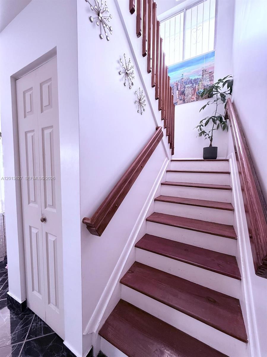 GREENWOOD VILLAS - Residential