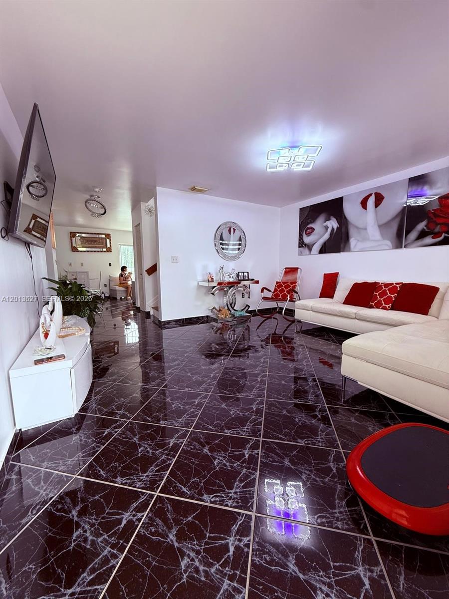 GREENWOOD VILLAS - Residential