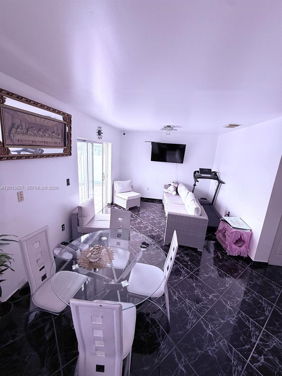 GREENWOOD VILLAS - Residential
