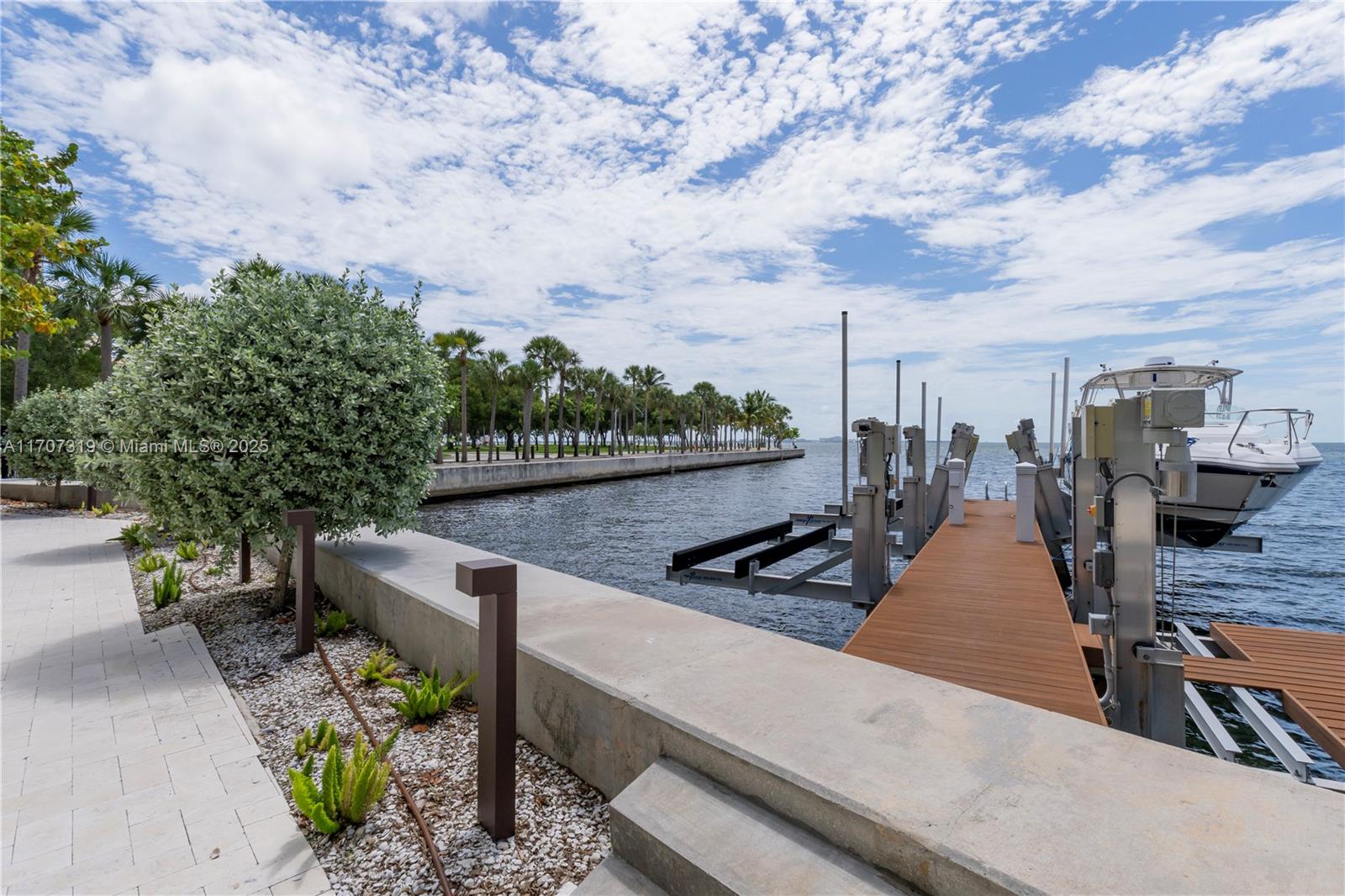 BRICKELLS FLAGLER - Residential