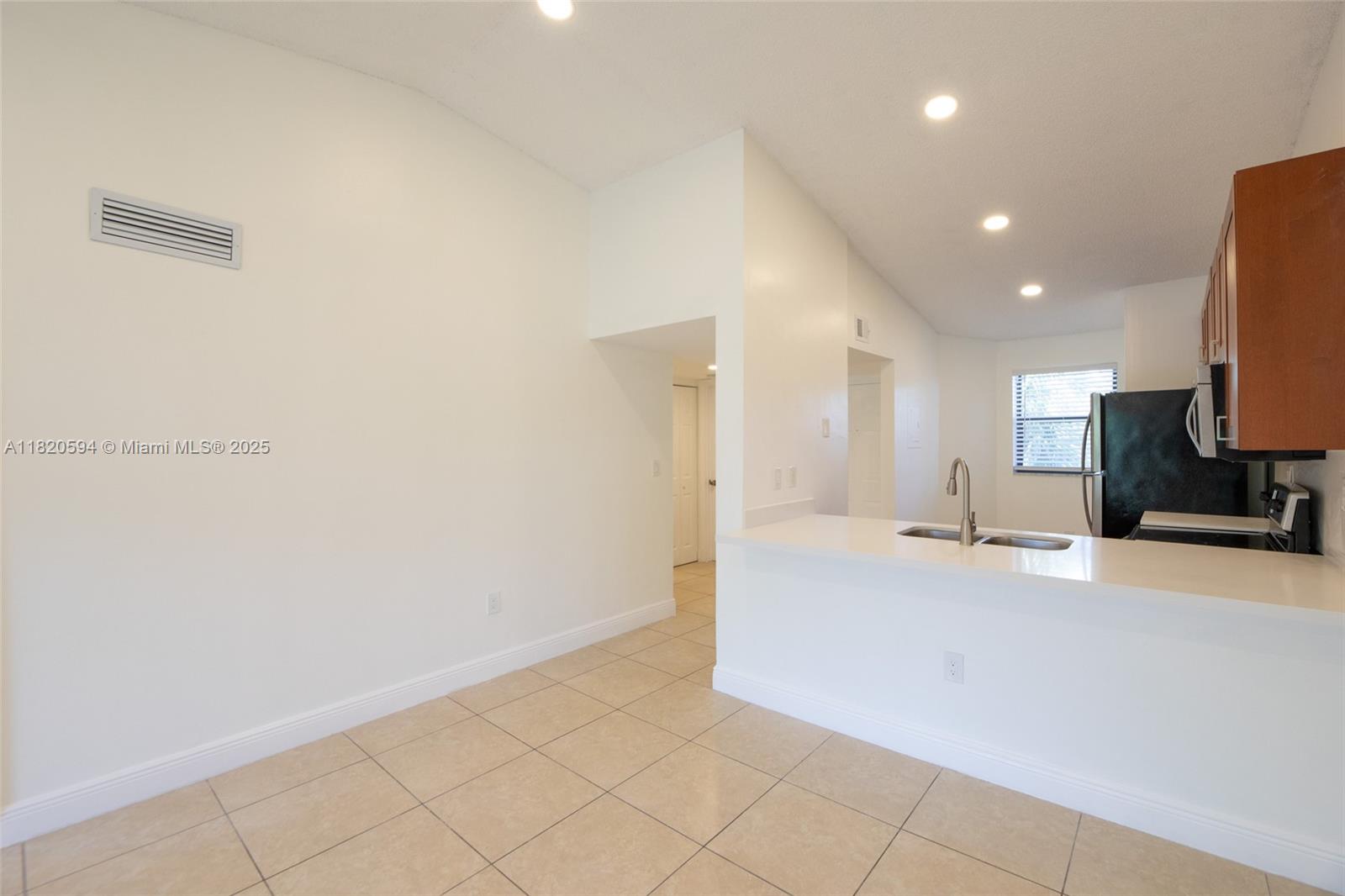 VILLAS DE VENEZIA CONDO - Residential