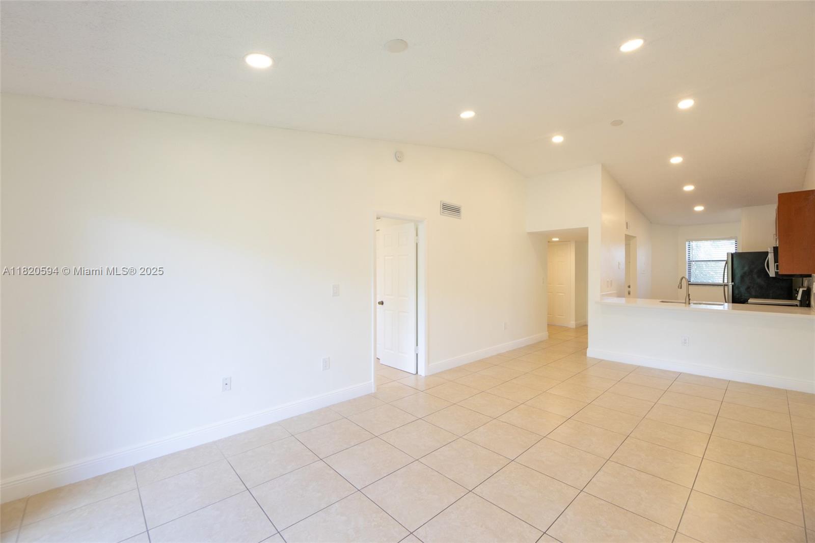 VILLAS DE VENEZIA CONDO - Residential
